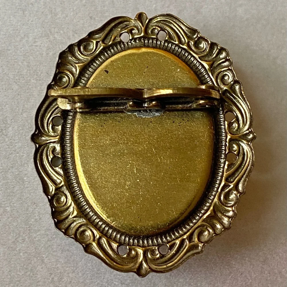 Vintage Rose Cameo